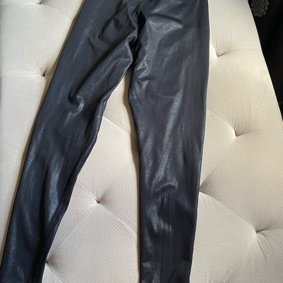 BuffBunny Cobra Legacy Leggings - Picture 6 of 6